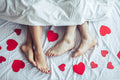 Verzögerungsspray entmystifiziert: Tipps für länger anhaltende Intimität